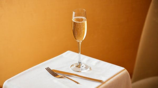 Les secrets d'un bon verre à champagne et leur impact